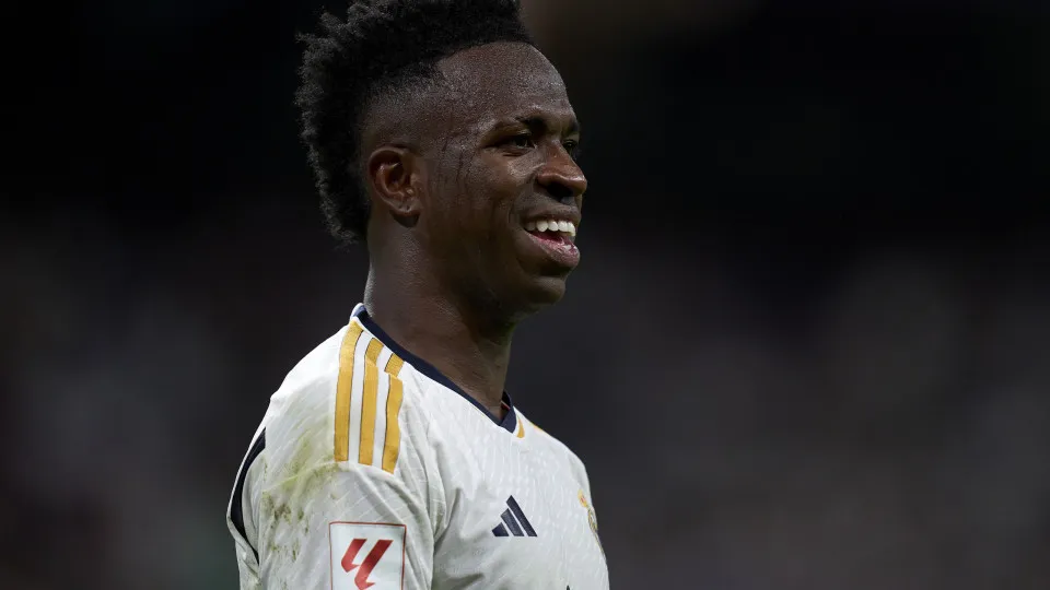 Vinicius Júnior celebra o tetra da Libertadores: 'Ser Flamengo é um Carnaval'