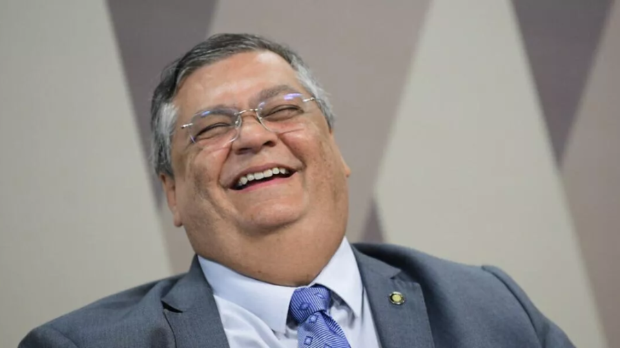 Passou a faca: Dino suspende penduricalhos dos três poderes!