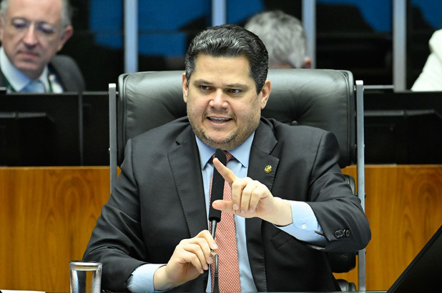 Alcolumbre barra CPMI do Master e diz que decisão é dele...  Leia mais no texto original: (https://www.poder360.com.br/poder-congresso/alcolumbre-rejeita-abrir-cpmi-do-master-e-diz-que-decisao-e-dele/) © 2026 Todos os direitos são reservados ao Poder3