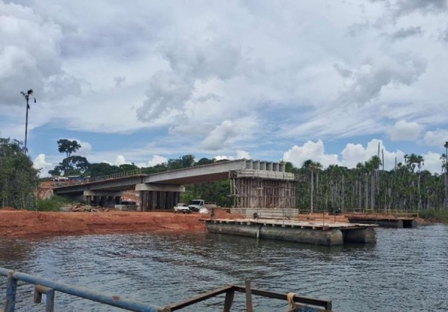 Nova ponte de 560 metros sobre Rio Teles Pires em Itaúba está em construção