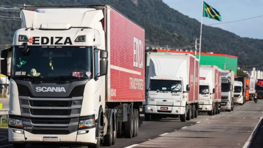 Associação ameaça greve dos caminhoneiros se Senado não votar MP do Frete