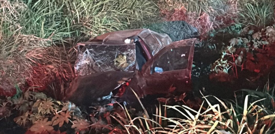Passageiro de carro é resgatado de ribanceira após colisão frontal na BR-163 em Sorriso