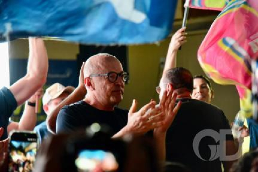 'Vou servir ao povo e a Deus todos os dias', diz Pivetta ao celebrar reeleição