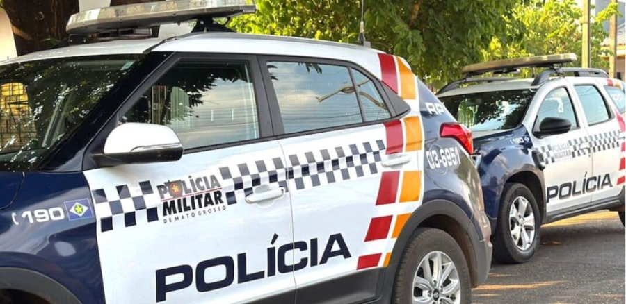 Polícia recupera caminhonete roubada e bandidos fogem para área de mata 